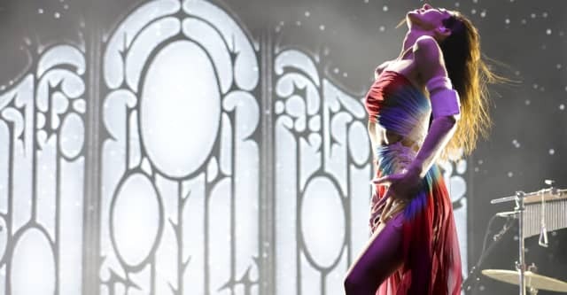 HoodrichDaily's tweet photo. The FADER https://t.co/ODrXFE9vKV Caroline Polachek leaves Dua Lipa tour citing ankle injury#HoodrichDailyNews https://t.co/SmZzxgQ8li