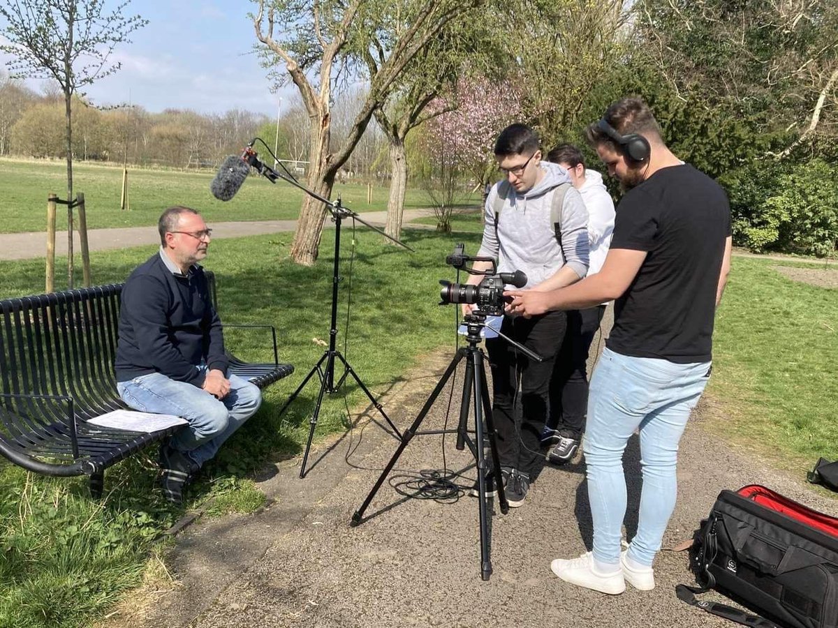 RunningAndrew1's tweet photo. It’s been a busy day for my media production students today. Live tv shows and filming for the NHS. Outstanding work. We don’t teach students to get jobs. We teach students to get careers. @UniCentreSCC @raerileymedia @EthangregsonM  @SamuelHayman3 https://t.co/yKrzmudIWM