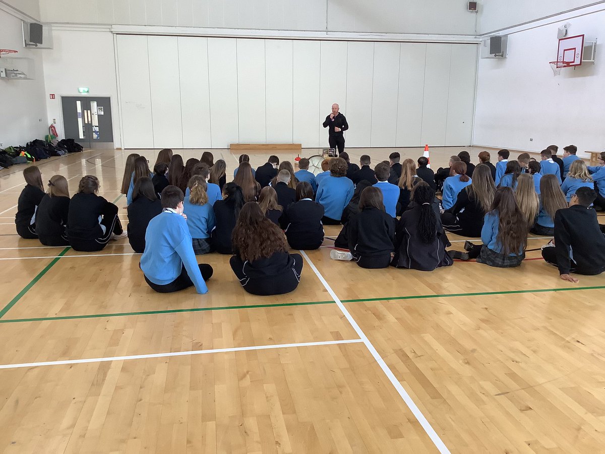 OideShona's tweet image. Rapturous attention for @MagicMindsPod today from all of our students. Such an interesting session &amp;amp; it definitely captured the essence of Wellbeing Week. Matt delved into the multifaceted elements of wellbeing and the importance of findings ways to look after yourself.