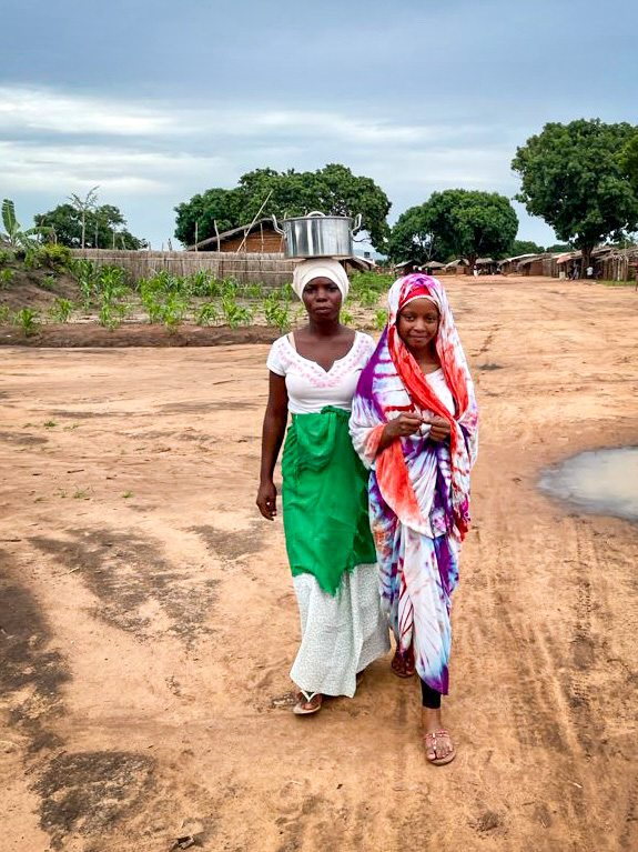 UKForAfrika's tweet photo. An internally displaced person (IDP) is someone who is forced to leave their home but remains within their country's borders. This IDP settlement in Mozambique is a refuge for these women &amp; so many others. Because of your partnership, they have vision and hope for tomorrow. 💙 https://t.co/uJ6adJR045