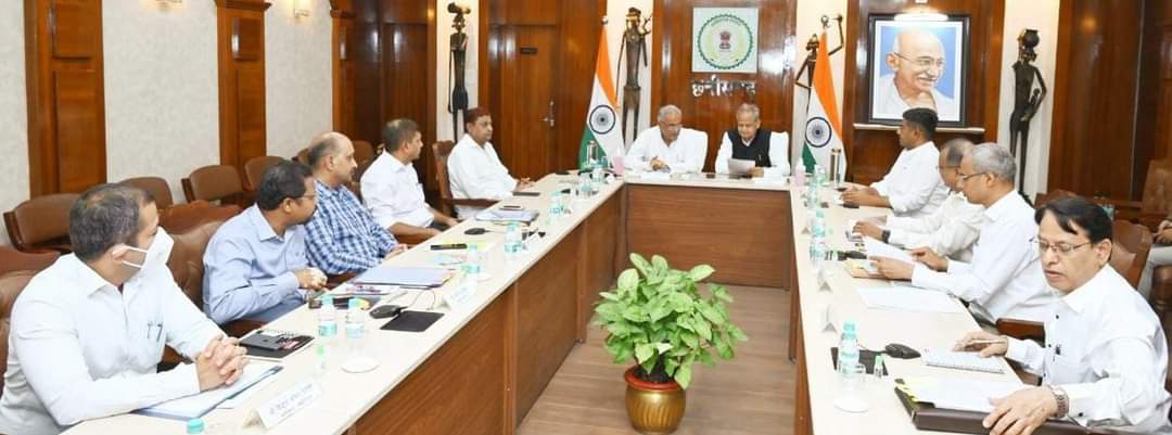 alokshuklacg's tweet photo. Now, @ashokgehlot51 is colluding with @bhupeshbaghel to give approvals to this flawed project - only to benefit @gautam_adani . Is this not crony capitalism @RahulGandhi ? Is this not #SuitBootkiSarkaar ? https://t.co/F8s7dXh1wb