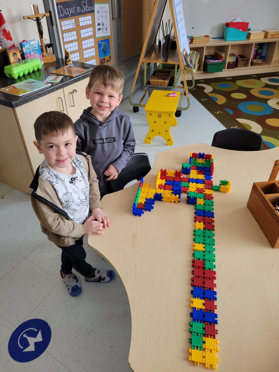 KinderGators_'s tweet photo. Building a city #Teamwork #problemsolving https://t.co/SruiT1OFwv