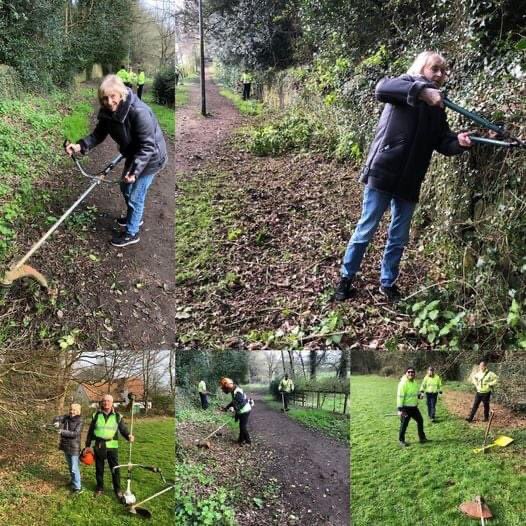 Getting stuck in for the Great British Spring Clean by clearing up the footpath in Pinfold Park in Darfield this morning with community volunteers and staff from Barnsley Council's contract holder @TWIGGS1985