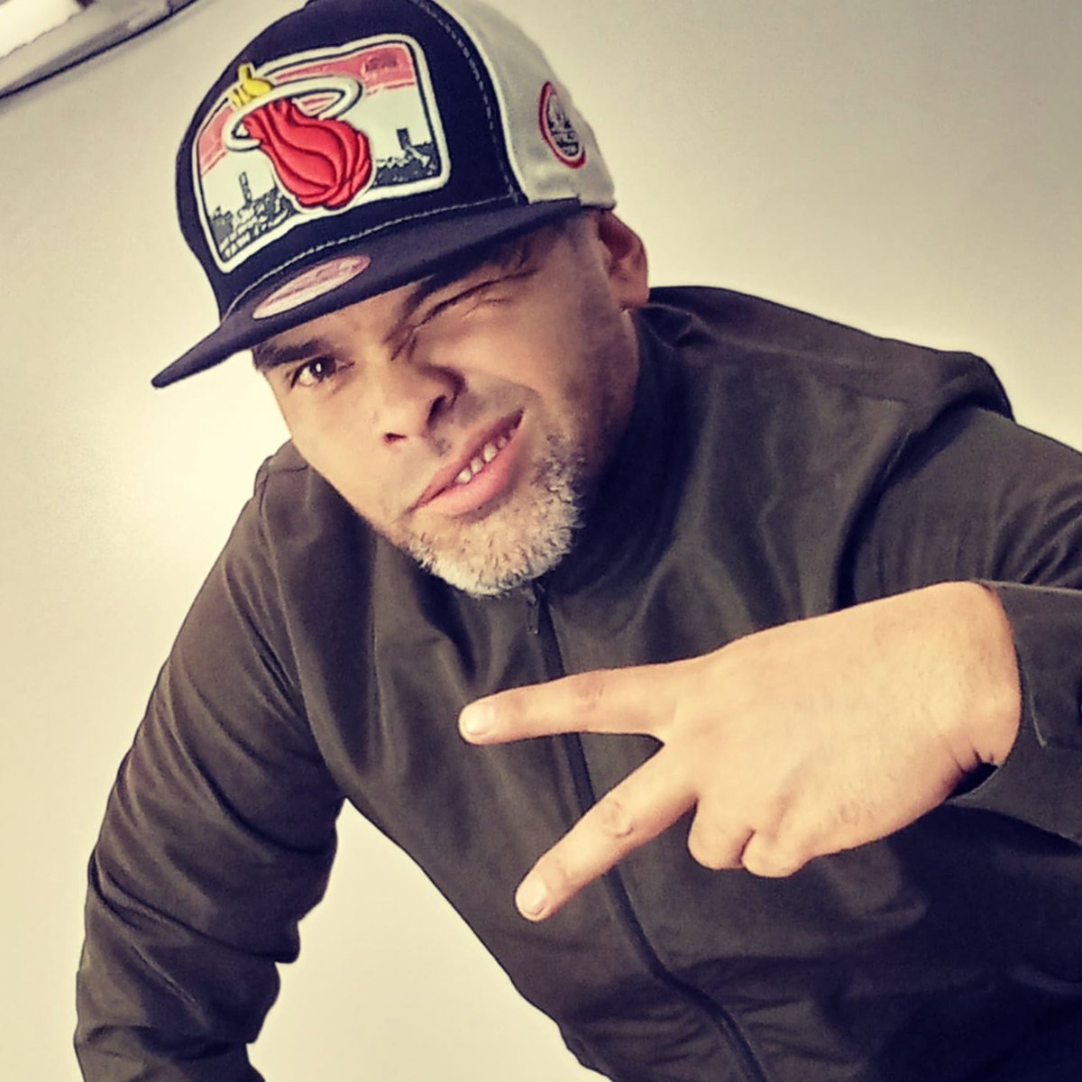 bison_official1's tweet photo. Siempre tratando de estar bien @bison_official1 https://t.co/GudD471gfm