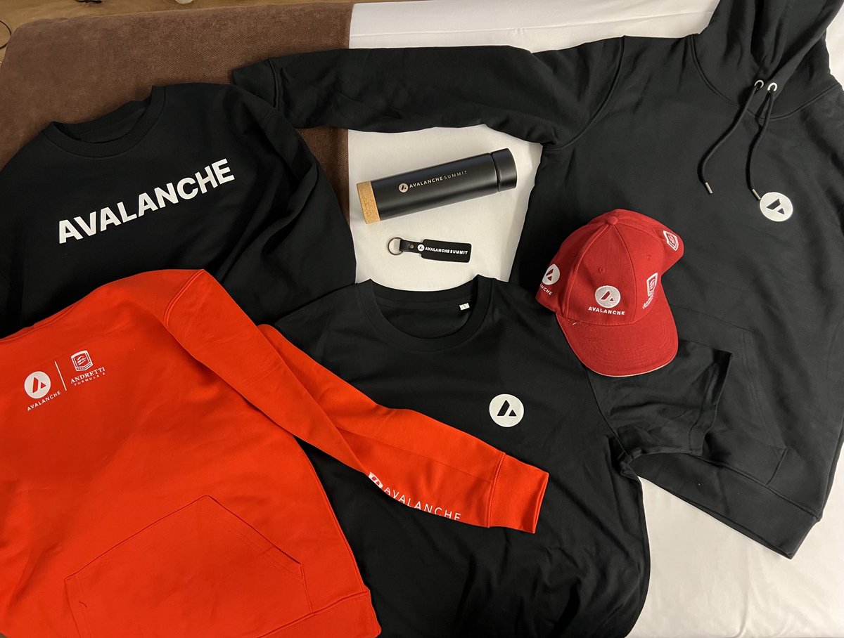 Who wants some Avalanche Summit swag? 

To celebrate how awesome the summit was, I am giving away three goodiebags of #Avalanche apparel. 

Anyone who likes this gets included in the raffle. Retweeting doubles your odds. 

Winners announced Friday 11:00 CET. 

Have fun!