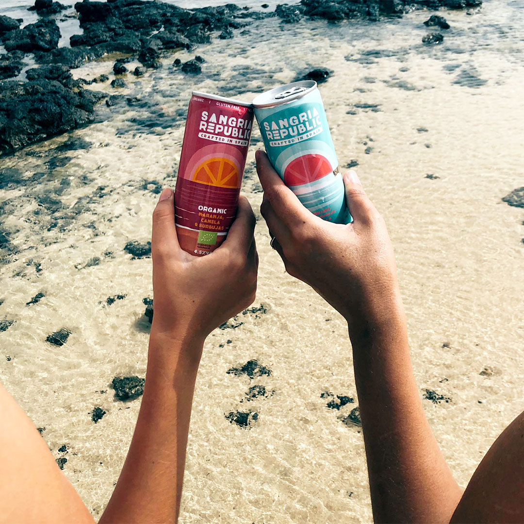 Hoy brindamos por todos esos planes improvisados que acaban siendo los mejores. 🤩

¡Otra ronda por aquí de Sangrías Republic! 🍹

#bebidavegana #singluten #turefrescodesangría #bebidaecológica #momentossangría