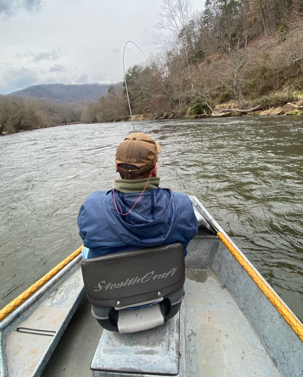 TuckRiverClub's tweet photo. Bent rods are a common sight along the Tuck these days! Fred, here,  showing out on a blustery March day!

#TuckFlyShop #WNCFlyFishingTrail #DiscoverJacksonNC #NCTroutCapital #SylvaNC #BrysonCity #FlyFishing #HayNow #Waynesville #HaywoodCountyNC #GreatSmokyMountains https://t.co/618jjZ8DKf