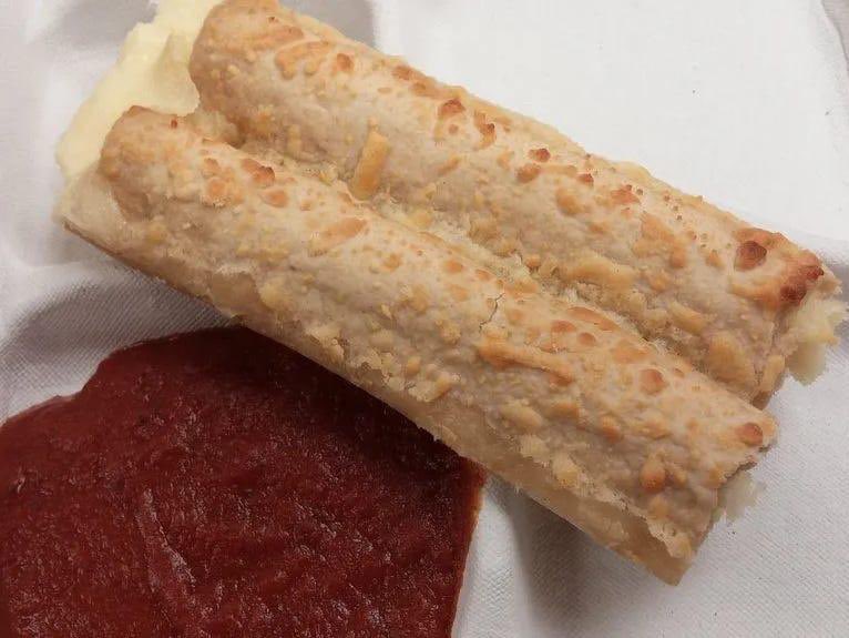 thedigitaldash_'s tweet photo. public school built character tbh like if you never ate one of these at 7 in the morning you’re not gonna get it fr https://t.co/T6BM3NppbB