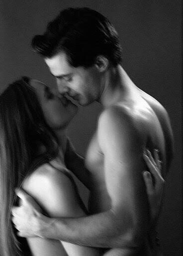 mx_kuoro's tweet photo. Y .. ámeme siempre
como la ha hecho
hasta hoy,
entregándome
su alma y todo
su corazón,
que para mi
solo existe usted,
sus besos por
doquier y sus
besos que se
pierden en la
estrechez de mi
cuerpo y su piel ..
#LetrasyLatidos
#LYF15
#UstedyYo https://t.co/2dHoE8V1c3