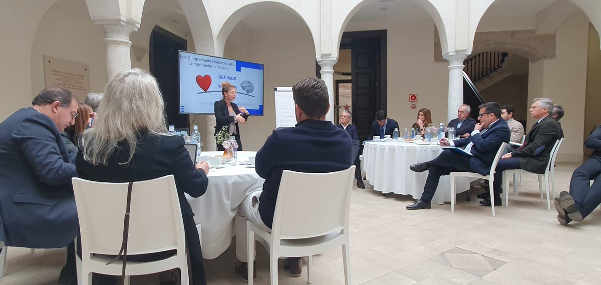 ESICMalaga's tweet photo. Muchas gracias a @marcardenasmar por su ponencia hoy en @thyssenmalaga para acercar a los directivos al liderazgo con emociones. Si quieres conocer más sobre este programa #PSLICO infórmate aquí: https://t.co/Ryobq0QbEW https://t.co/k56RDpLkhG
