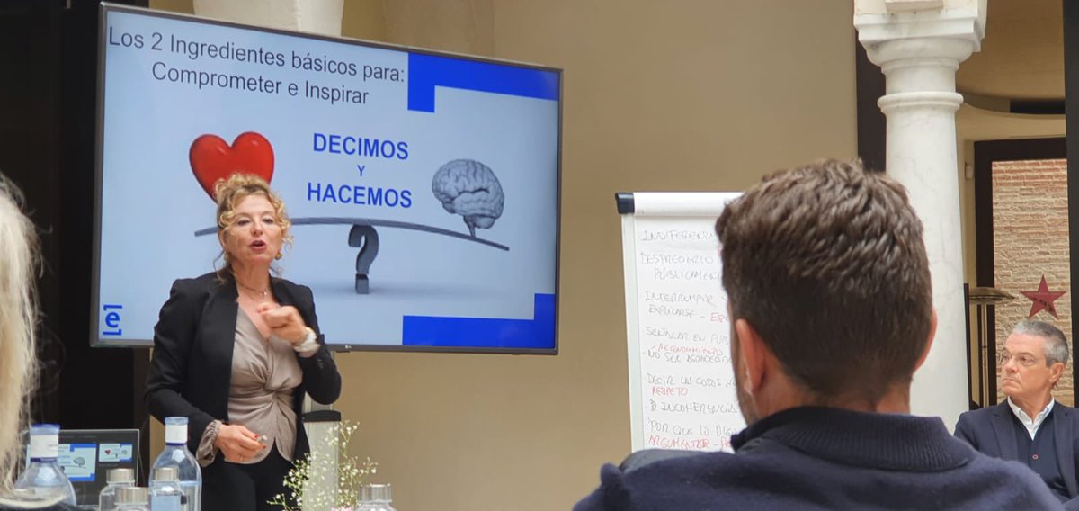 ESICMalaga's tweet photo. Muchas gracias a @marcardenasmar por su ponencia hoy en @thyssenmalaga para acercar a los directivos al liderazgo con emociones. Si quieres conocer más sobre este programa #PSLICO infórmate aquí: https://t.co/Ryobq0QbEW https://t.co/k56RDpLkhG