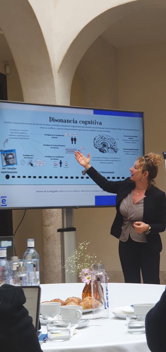 ESICMalaga's tweet photo. Muchas gracias a @marcardenasmar por su ponencia hoy en @thyssenmalaga para acercar a los directivos al liderazgo con emociones. Si quieres conocer más sobre este programa #PSLICO infórmate aquí: https://t.co/Ryobq0QbEW https://t.co/k56RDpLkhG