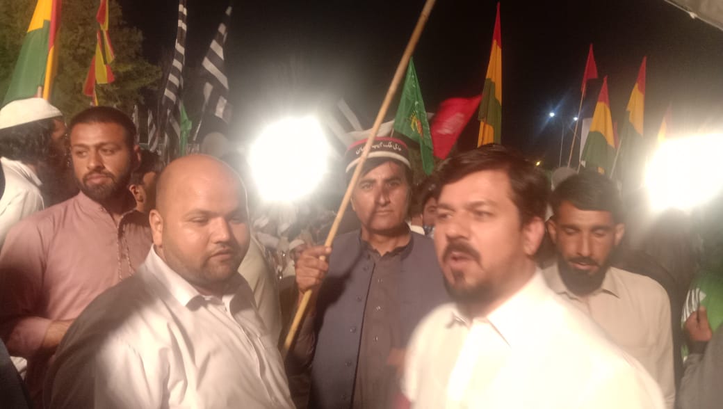 QWP_PK's tweet photo. قومی وطن پارٹی مردان کے کارکنان کی بہت بڑی تعداد ضلعی چئیرمین مجیب الرحمان و دیگر ضلعی مشران کے ہمراہ پی ڈی ایم لانگ مارچ مرکزی جلسہ گاہ اسلام آباد میں موجود
#QWP #PDMLongMarch https://t.co/3wrP4KBAqU