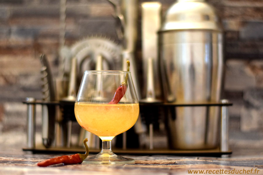recetteduchef's tweet photo. Une recette de cocktail de téquila infusée au piment. Ca pique c'est bon ! https://t.co/ndy97uI7hz #cocktail #cocktails #tequila #piment #jalapenos https://t.co/lAnkpJIvEA