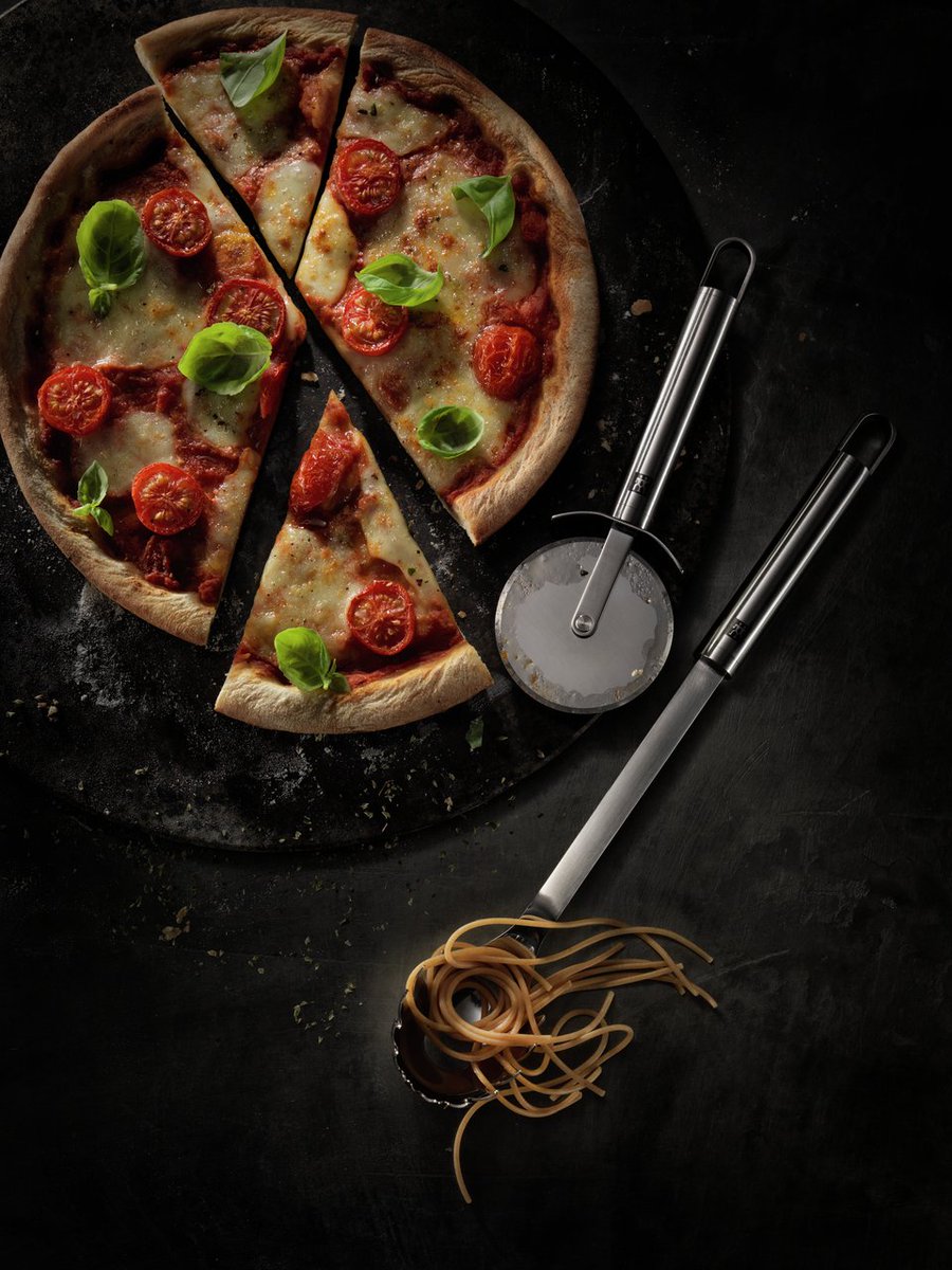 ZWILLING México (@zwilling_mx) on Twitter photo ¿Amas la pizza? 🍕
⚙️ Con el CORTADOR DE PIZZA de ZWILLING, no habrá pizza que se te resista.
☑️ Es tan preciso que, también podrás cortar masas y cualquier otra cosa que necesites.
👉🏼 Lo encuentras en <a href="/palaciohierro/">El Palacio de Hierro</a> y en nuestra Concept Shop de <a href="/paseointer/">Paseo Interlomas</a> ¿Amas la pizza? 🍕
⚙️ Con el CORTADOR DE PIZZA de ZWILLING, no habrá pizza que se te resista.
☑️ Es tan preciso que, también podrás cortar masas y cualquier otra cosa que necesites.
👉🏼 Lo encuentras en <a href="/palaciohierro/">El Palacio de Hierro</a> y en nuestra Concept Shop de <a href="/paseointer/">Paseo Interlomas</a>
