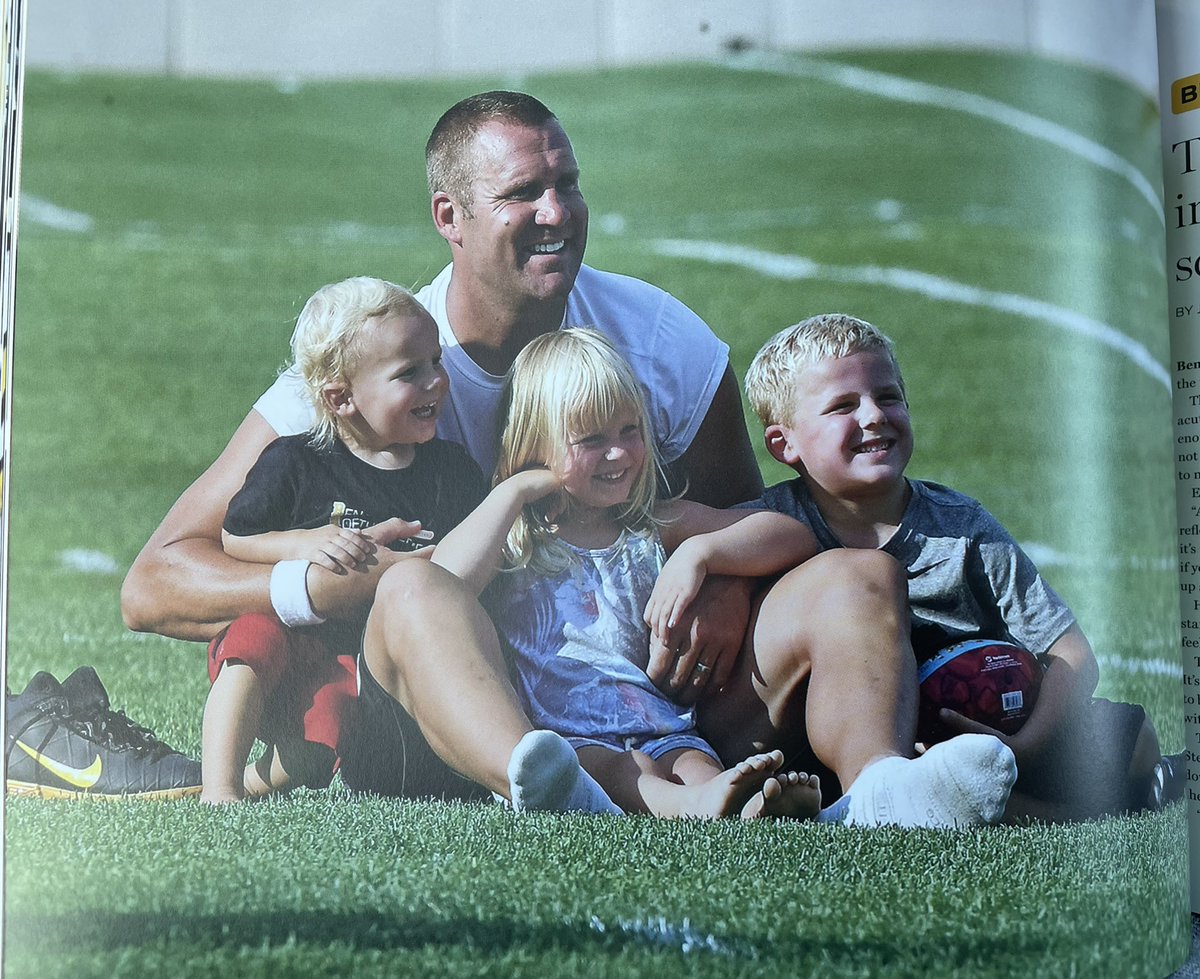 tmwjr7's tweet photo. @pedimentbooks @_BigBen7 @PostGazetteNow got my book today some great pics and some good writing, going over Bens 18 year career. Great Keepsake https://t.co/mvSB69mEh2