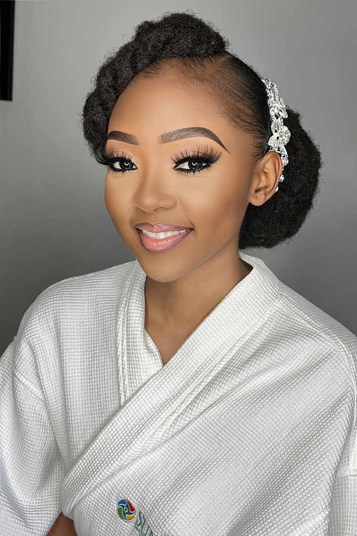 ZamiweNs's tweet photo. 2022 Bride. Nancy 

#Malawi 
#Bridalmakeup 
#HudaBeauty
#Bride
#makeupartist https://t.co/nJTNWgFE5K