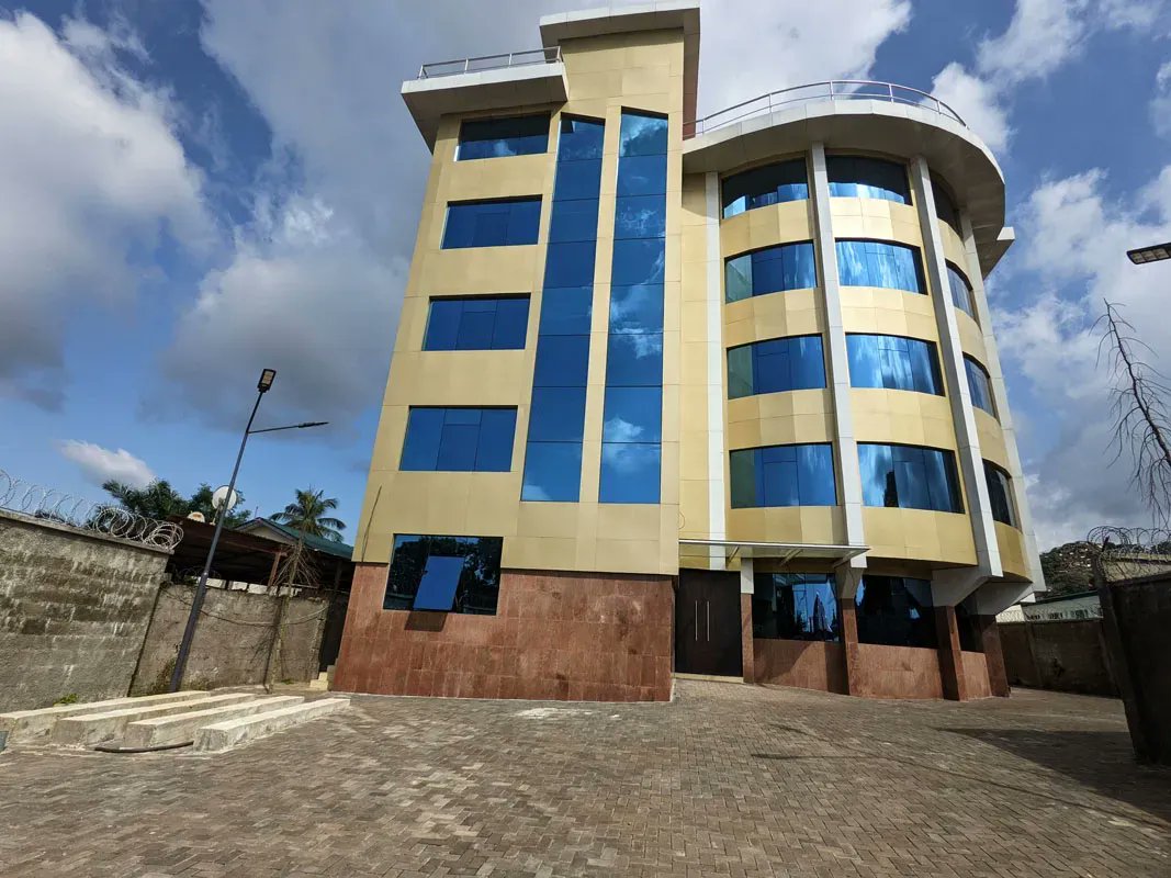 vslproperty's tweet photo. FOR RENT: “This ultra-modern 5 story building located at Brookfields, offers potential tenants a modern office space.” https://t.co/rqwzwipqiu
#salonetwitter #realestate #vslproperty https://t.co/Nsbl2Wwa9m