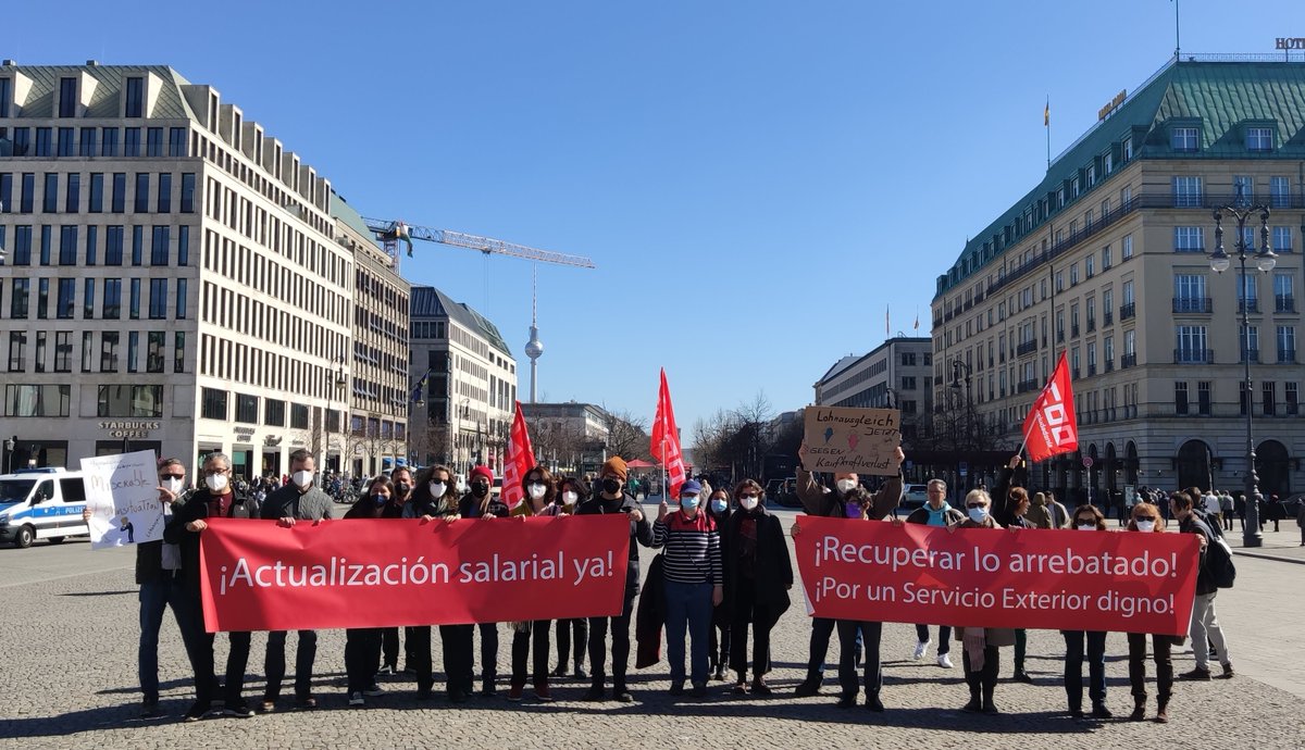 ancalvo's tweet photo. CCOO/UGT animan a todo el personal en el exterior a sumarse a las protestas. La Admon. nos roba todos los meses lo que nos corresponde. Desde hace 13 años se niega a actualizar nuestros salarios. @UgtExterior @Comisionesext @TheObjective_es @FSCdeCCOO @EmbSpainUK #huelgasPLEX https://t.co/oTgOln87cc