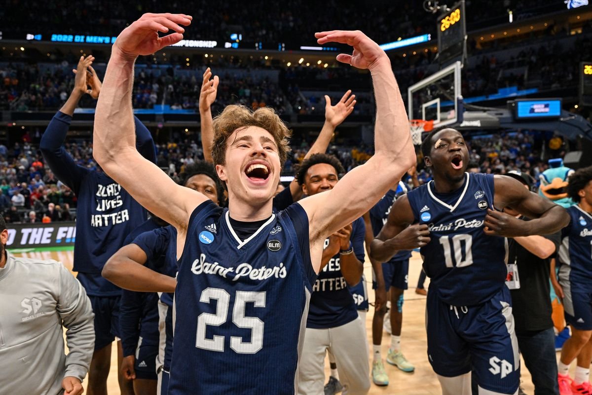 AndrewPetcash's tweet photo. St. Peter’s was the first 15 seed to make the Elite 8.

Despite having a budget in the bottom 5% of the ENTIRE NCAA.

Here's the business behind St. Peter's Run: https://t.co/wxpH57HunJ