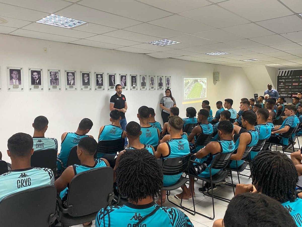 vascobase's tweet photo. Meninos da Colina assistem palestra sobre Educação Financeira em São Januário

👉🏻 saiba mais em https://t.co/M7QxNZuEX5

📸 Matheus Babo/Vasco

#BaseForte #RaizESerVasco https://t.co/VQM4EMwAxu