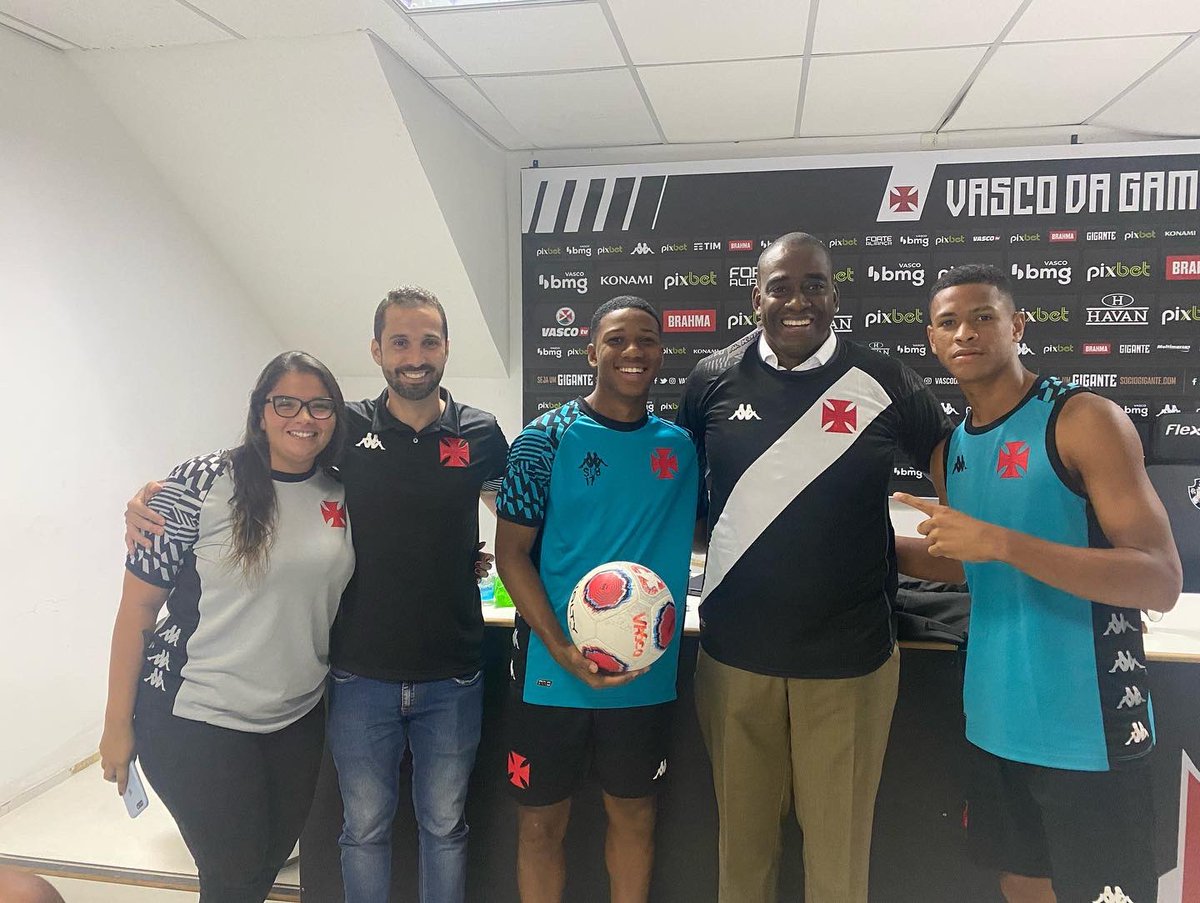 vascobase's tweet photo. Meninos da Colina assistem palestra sobre Educação Financeira em São Januário

👉🏻 saiba mais em https://t.co/M7QxNZuEX5

📸 Matheus Babo/Vasco

#BaseForte #RaizESerVasco https://t.co/VQM4EMwAxu