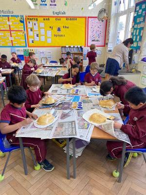 SacredHeartTedd's tweet photo. Last week Yr3 made Egyptian Masks - which were generally used as death masks. Tutankhamun, an Egyptian Pharaoh who reigned in 1332 - 1323 BC, had an Egyptian mask which was made completely out of gold to show his immense wealth. #growTogetherInLove #Teddington #SHTedd https://t.co/KrsUe7IbXY