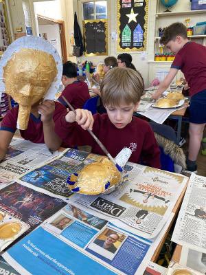 SacredHeartTedd's tweet photo. Last week Yr3 made Egyptian Masks - which were generally used as death masks. Tutankhamun, an Egyptian Pharaoh who reigned in 1332 - 1323 BC, had an Egyptian mask which was made completely out of gold to show his immense wealth. #growTogetherInLove #Teddington #SHTedd https://t.co/KrsUe7IbXY