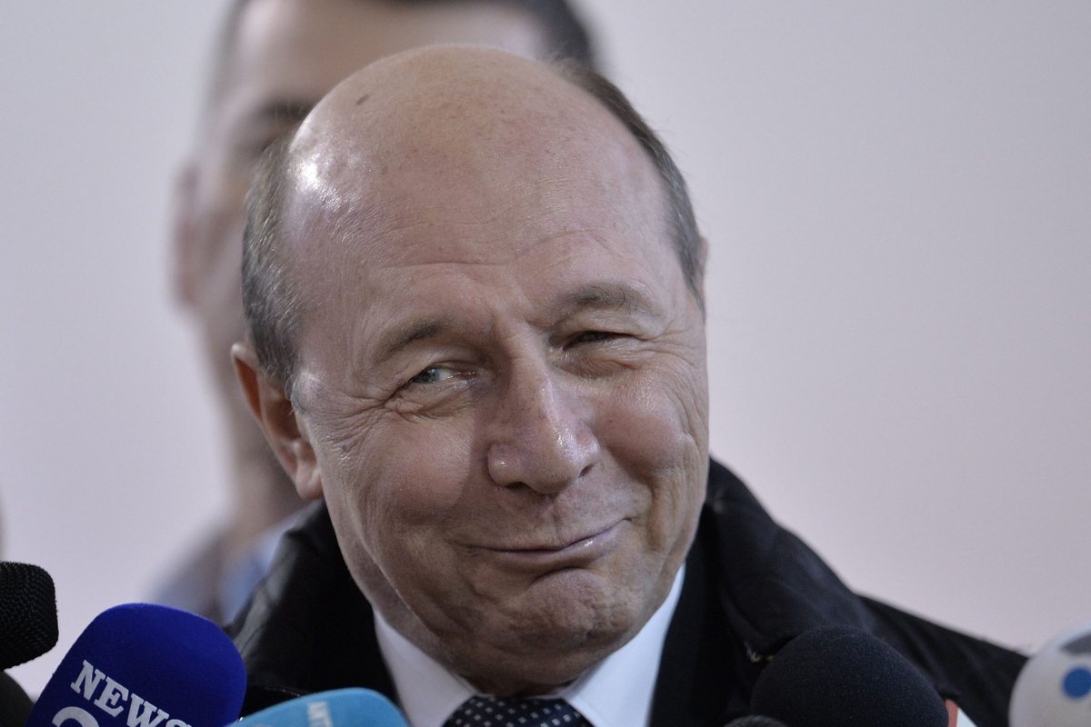 RAAPPS: Traian Băsescu are 60 de zile termen să părăsească vila de protocol din Primăverii după ce a fost declarat de ÎCCJ colaborator al Securității dlvr.it/SMW4nr #news #stiri #romania