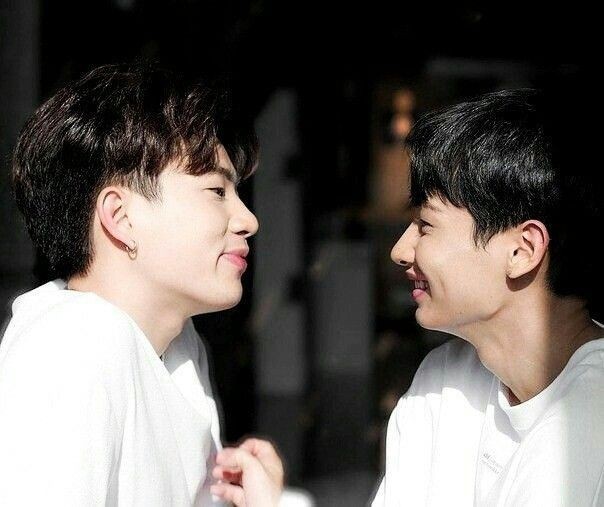 luvemily's tweet photo. Happy bday offgunfamily. OffGun is the best couple and offgunfamily is the best family. From 6 years and forever 
#6thOffGunFamily #OffGun
#Offgun6thYearoflove https://t.co/piVwrqJ1Ex