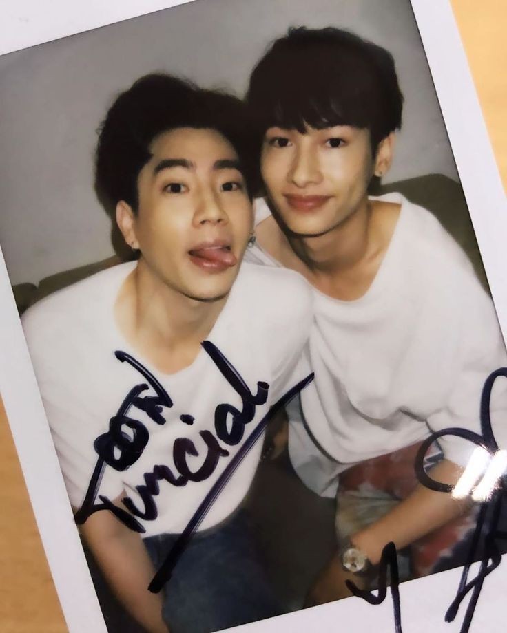 luvemily's tweet photo. Happy bday offgunfamily. OffGun is the best couple and offgunfamily is the best family. From 6 years and forever 
#6thOffGunFamily #OffGun
#Offgun6thYearoflove https://t.co/piVwrqJ1Ex