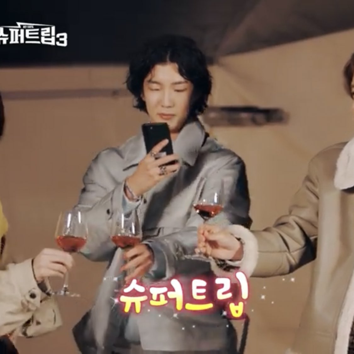 winneggs's tweet photo. we all have that one friend 

#HOONY #이승훈 @official_hoony_ https://t.co/ToYcWBqZrF