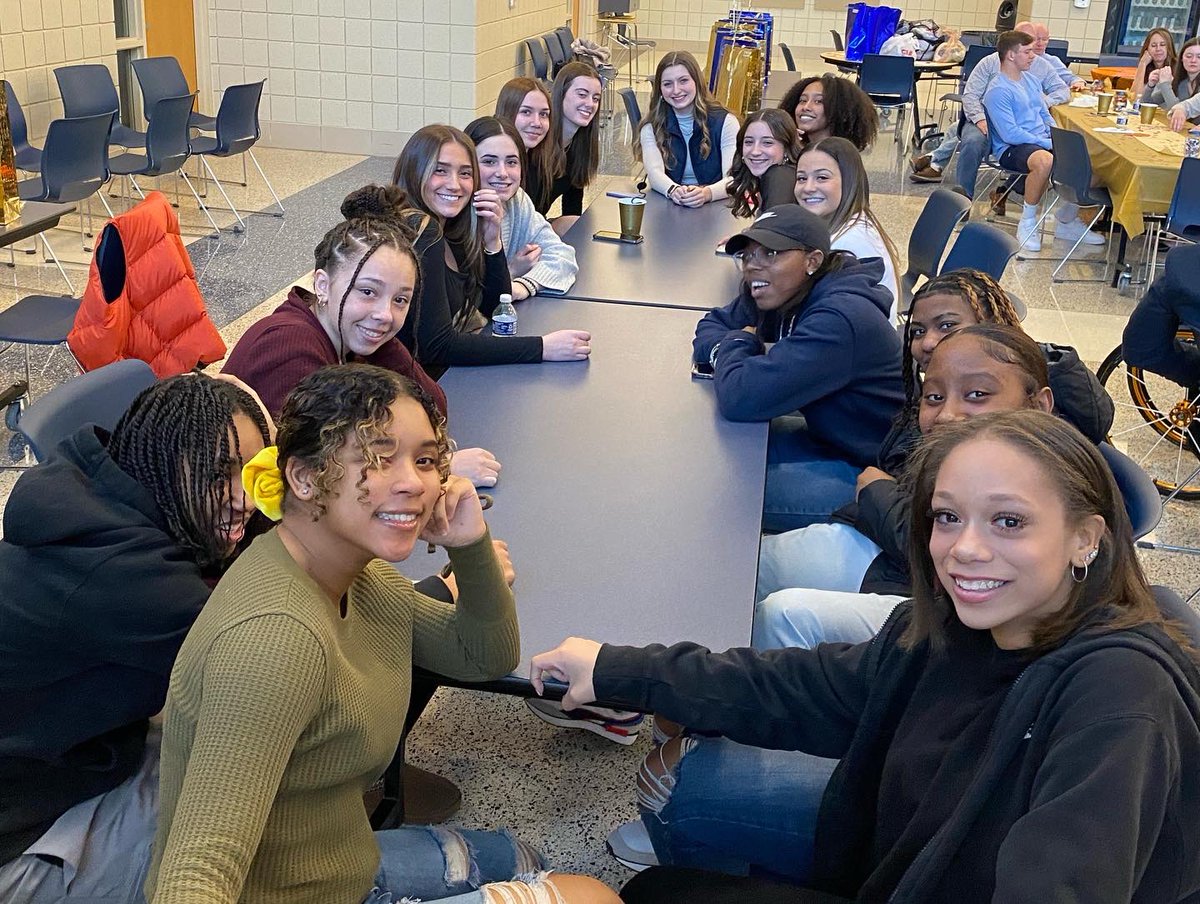 LadyCruBBall's tweet photo. 21-22” Bishop McDevitt Crusaders!! Celebrating this Phenomenal Season!! The Future is Bright🌟 @LadyCruBBall #McD🏀💙💛 https://t.co/HzTgq1dWrC