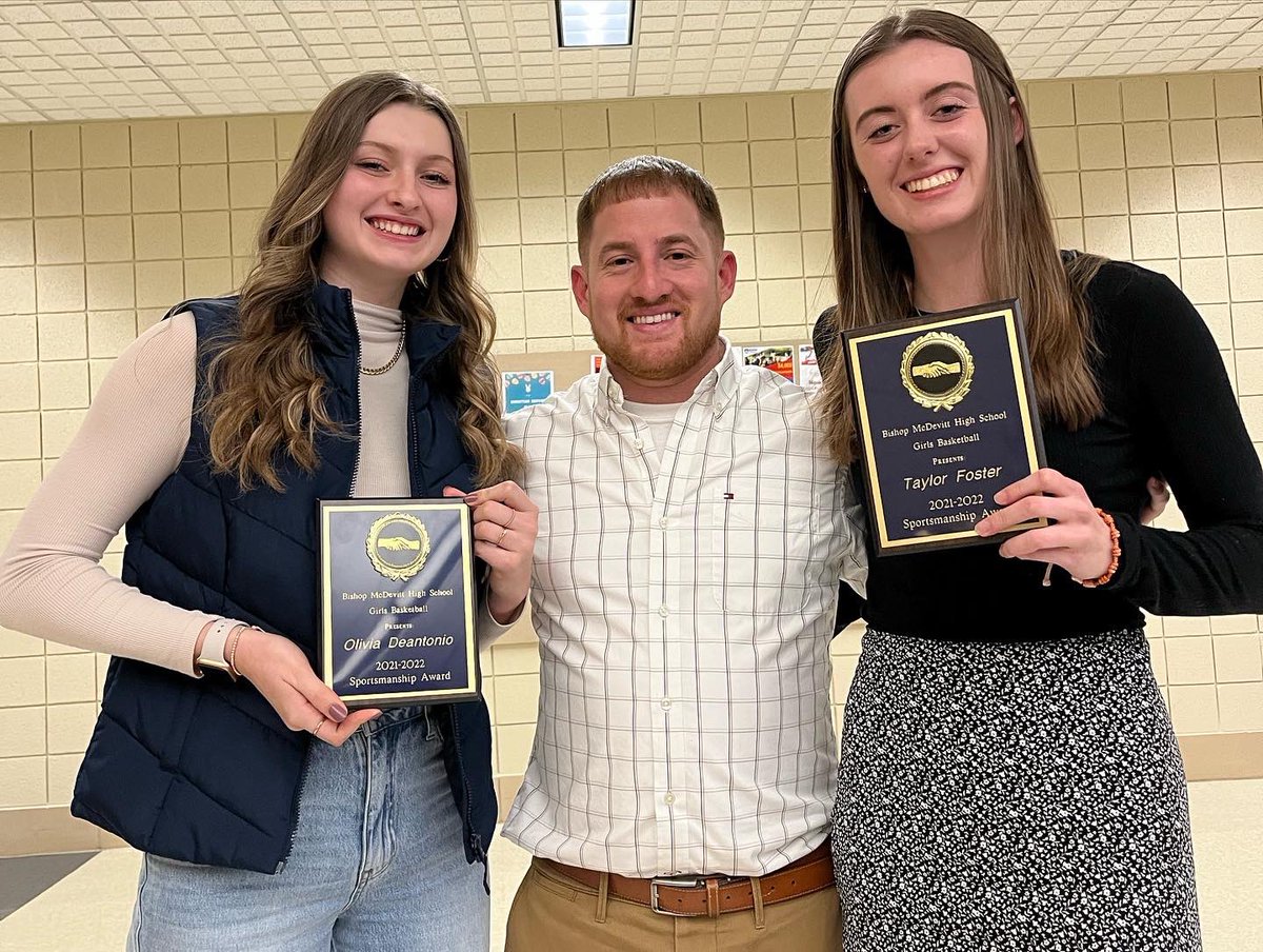 LadyCruBBall's tweet photo. 21-22” Bishop McDevitt Crusaders!! Celebrating this Phenomenal Season!! The Future is Bright🌟 @LadyCruBBall #McD🏀💙💛 https://t.co/HzTgq1dWrC