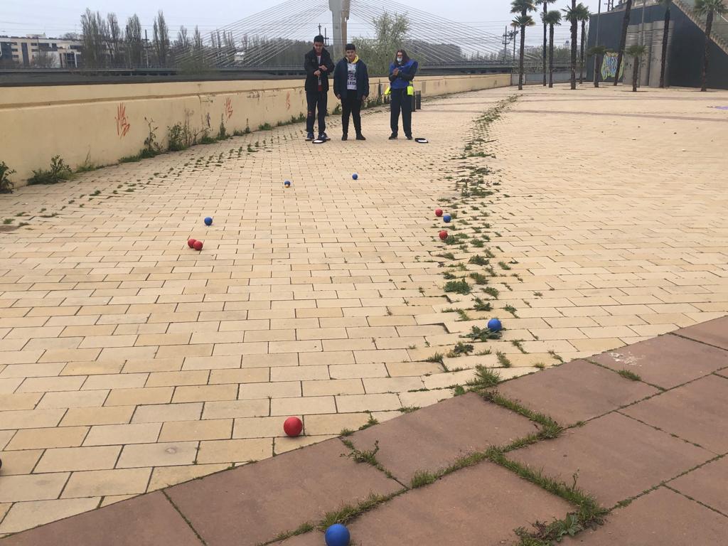 fundacioaspros's tweet photo. 🎲🧩Aquest cap de setmana hem estat a la primera edició de la @LleidaCursa amb els nostres tallers de Patis Actius, conduïts pel servei de lleure i voluntariat Som i Serem. 

Ens ho vam passar d'allò més bé i els infants van descobrir jocs tradicionals ben divertits! https://t.co/ou7Wf9l3kB