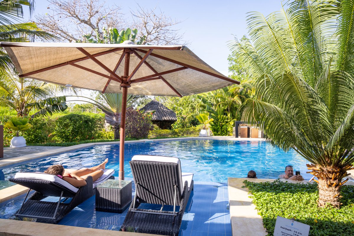 VillaRaymond_'s tweet photo. @VillaRaymond_ is a true home from home. Daily housekeeping is included. Private chef and car hire are available on request. The nearest airport is Ukunda Airstrip, 3.5 km away.

☎️Call us on +254 758338031 or email contact@villaraymond.com 
#holidays #beachholidayvilla #beach https://t.co/FWL9OtoEyU