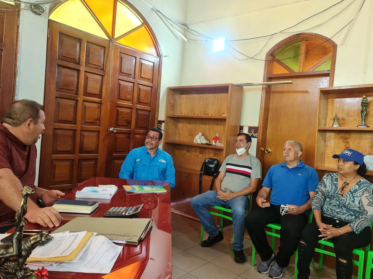 williancontig's tweet photo. Reunion de cooperación con el Alcalde del Mcpio Antolín del Camp,David Caraballo,ejmp a seguir para los "#emprendedores",con los Dip de la AN @williancontig,Vladimir Miró y Wuillian Montaño junto a Anderzon Vargas Secretario Gral del #PPT Nva Esparta. 
@NicolasMaduro 
@dcabellor https://t.co/0u0E9lTZ6h