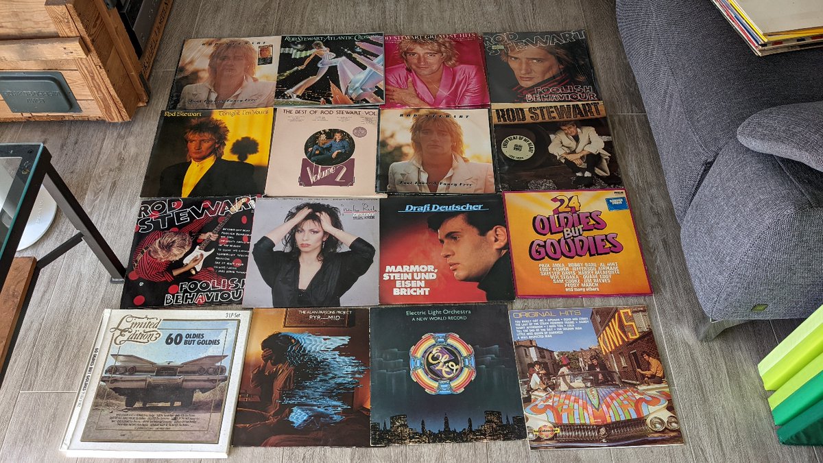 mapitz's tweet photo. Gerettet aus Nachbars Sperrmüll B-) #lp #rodstewart #schallplatten #Music https://t.co/gbmxvX5eBs