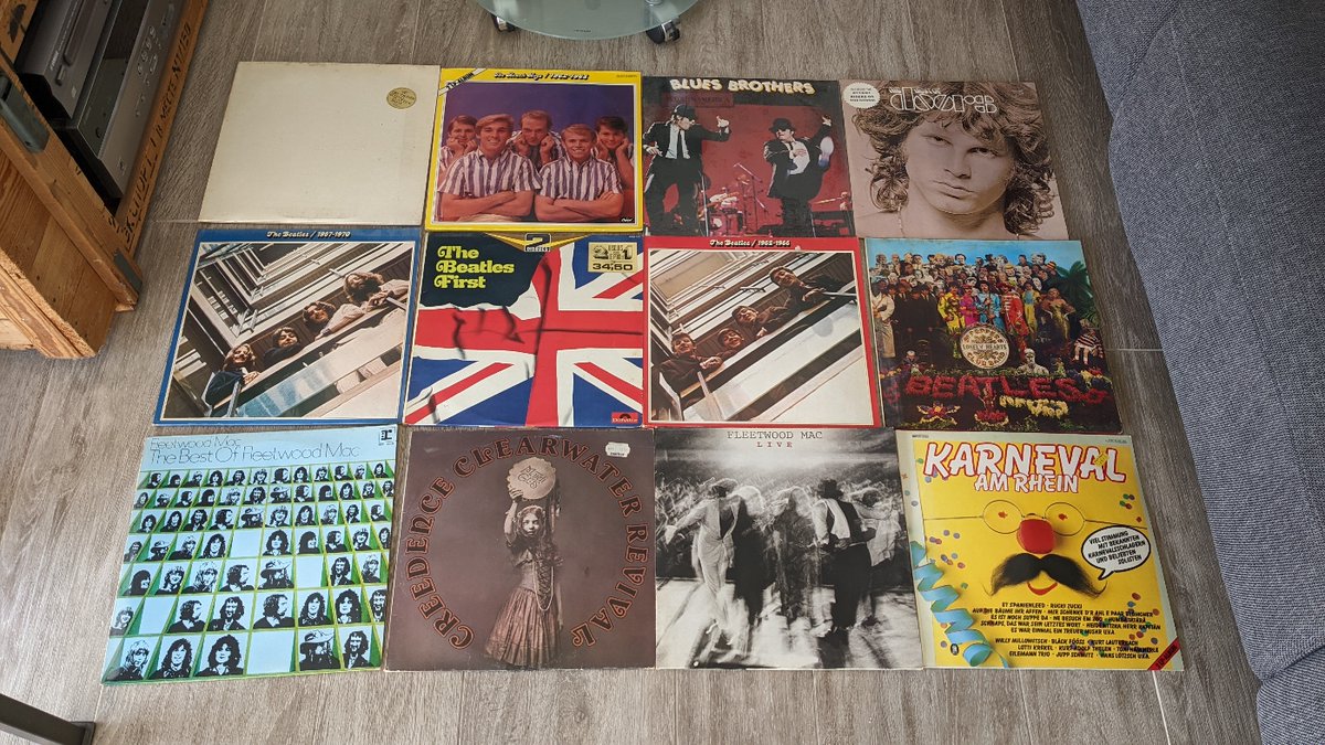 mapitz's tweet photo. Gerettet aus Nachbars Sperrmüll B-) #lp #rodstewart #schallplatten #Music https://t.co/gbmxvX5eBs