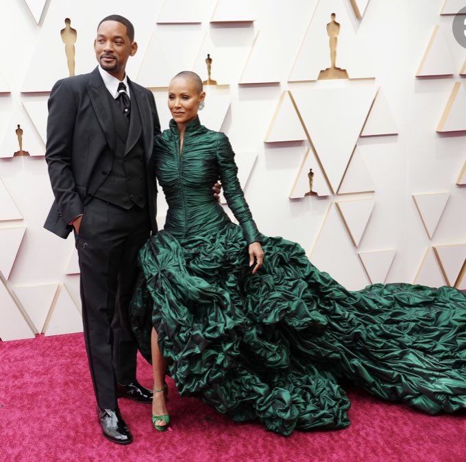 LegendaryLisa's tweet image. AS UNCOMFORTABLE &amp;amp;NECESSARY AS LAST NIGHT WAS: healing can begin. A teachable moment in history theres a nec &amp;amp; reqd respect which is long overdue.THE CROWN OF DIGNITY, STRENGTH,RESILIENCE AND BEAUTY for the MOTHER of ALL CIVILIZATION IS TOBE RESPECTEDorELSE! #willsmith #Alopecia