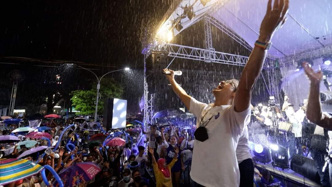 JPAbecillaPH's tweet photo. Umulan man o umaraw, lalapitan ka, sasamahan ka, papakinggan ka ni Isko Moreno Domagoso.

Totoong tao, abot ng tao, makatao.

Iboto ang #3saBalota, DOMAGOSO para PRESIDENTE!✊

#SwitchToIsko 
#KayIskoPosible
#TunayNaSolusyonMabilisUmaksyon https://t.co/Ugn4IpnVJe