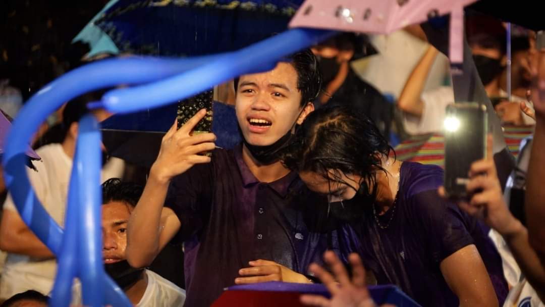 JPAbecillaPH's tweet photo. Umulan man o umaraw, lalapitan ka, sasamahan ka, papakinggan ka ni Isko Moreno Domagoso.

Totoong tao, abot ng tao, makatao.

Iboto ang #3saBalota, DOMAGOSO para PRESIDENTE!✊

#SwitchToIsko 
#KayIskoPosible
#TunayNaSolusyonMabilisUmaksyon https://t.co/Ugn4IpnVJe