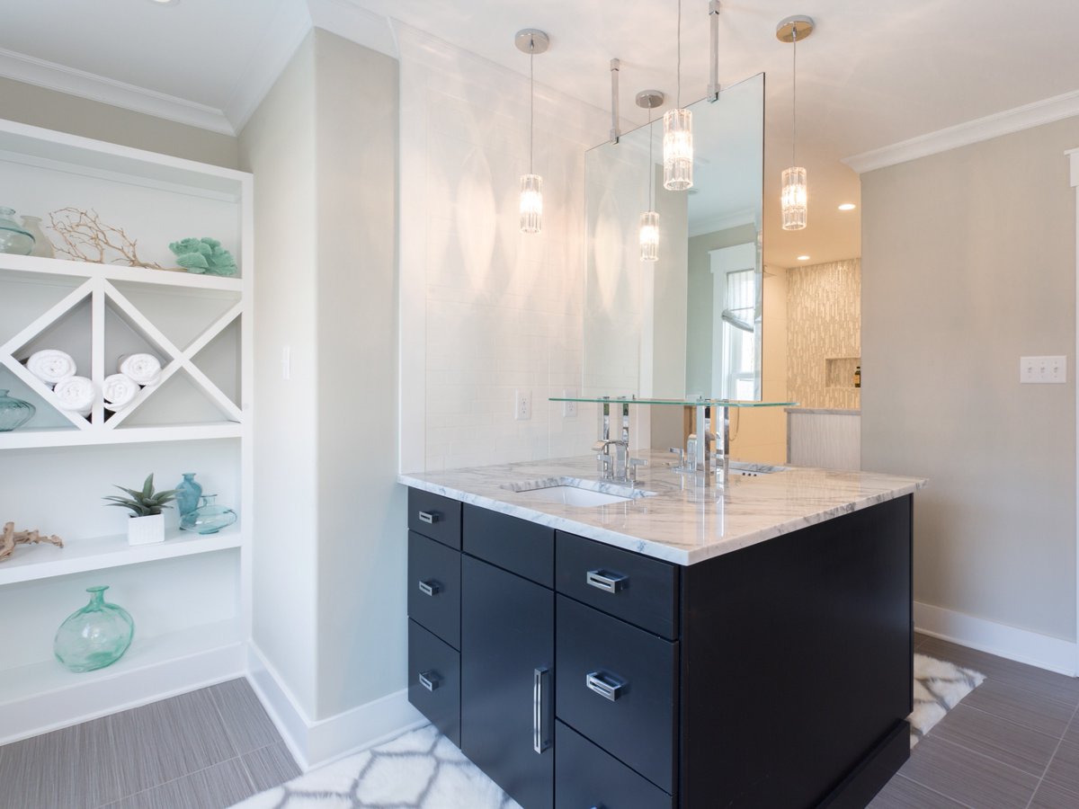 Imagine waking up to this every morning 😊 
This luxury double vanity sink is everything.

#flooring #interiordesign #bathroom #lighting #homedecor #design  #interior #architecture #flooringideas #home #carpet #tile #floors #interiors #hardwoodflooring #vinylflooring #rug