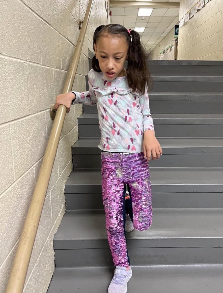 SproutPeds's tweet photo. School #PT skill: Practicing stair negotiation using a reciprocal pattern to increase independence while moving through the hallways and keeping up with peers.
#physicaltherapy #physiotherapy #stairs #stairnegotiation #schoolPT #schoolpt https://t.co/V4AZjOcvUO