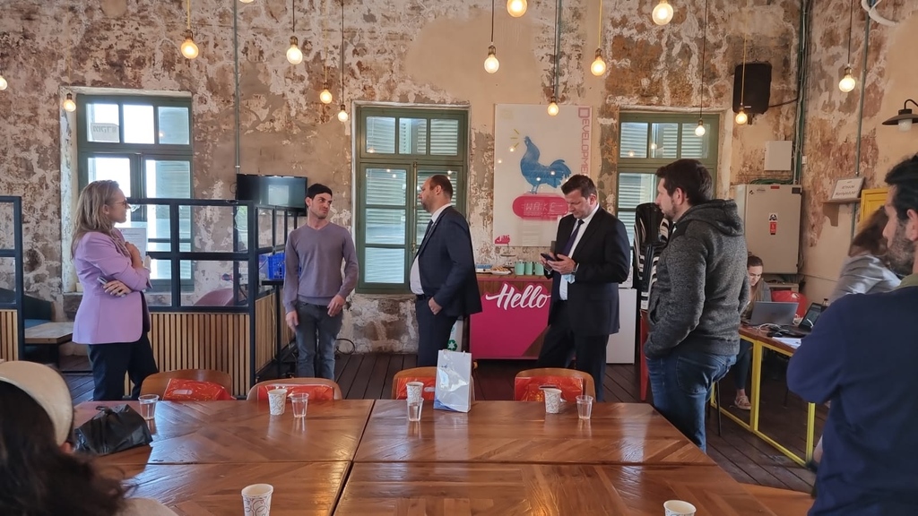 JerusalemCVB's tweet photo. Lituanian Viceminister Vincas Jurgutis 🇱🇹
Olga Goncarova, director at Travel Lituania  🇱🇹  
Laimis Rubinskas, deputy Ambassador of Lithuania  🇱🇹

Met with Tourism &amp; Travel Start ups at the JETH: 
📌Traveling Jerusalem
📌https://t.co/i9eVxFv2oq
📌Intellact
📌Funinjerusalem https://t.co/4c7LAUhNuw