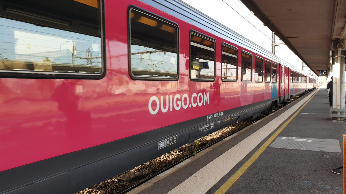 monini_en_train's tweet photo. Un OuiGo vitesse classique en essai et à destination de Nantes, de passage à Saint Pierre des Corps ce matin. 
#ouigo #sncf #trains #saintpierredescorps #bb22200 #corail https://t.co/8eBZEbGSp9
