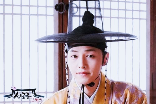 fromkdramaland's tweet photo. GU YONG HA/YEORIM
Sungkyunkwan Scandal
The mischievous upperclassman who's good at what he does and is also popular with the ladies. He was good with the others but I liked his scenes with Geol Oh the most 😁
#SongJoongKi
#GuYongHa #Yeorim
#SungkyunkwanScandal
#kdrama https://t.co/yTKFGmsDGw