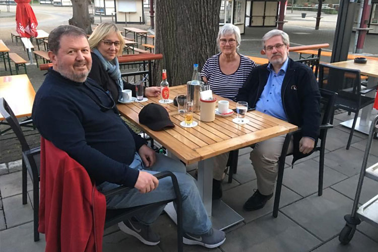 DenizcilikDergi's tweet photo. TÜRKKAPDER, IFSMA ile buluştu
Kapt.Birol Bayrakdar Almanya’da IFSMA’nın 2. Başkanı ve IMO büyükelçisi Kapt. Willi Wittig ile Almanya’da bir araya geldi.
https://t.co/Tc5qQiX6MA
#KaptBirolBayrakdar #IFSMA #KaptWilliWittig #TÜRKKAPDER https://t.co/bbivHEUQB4