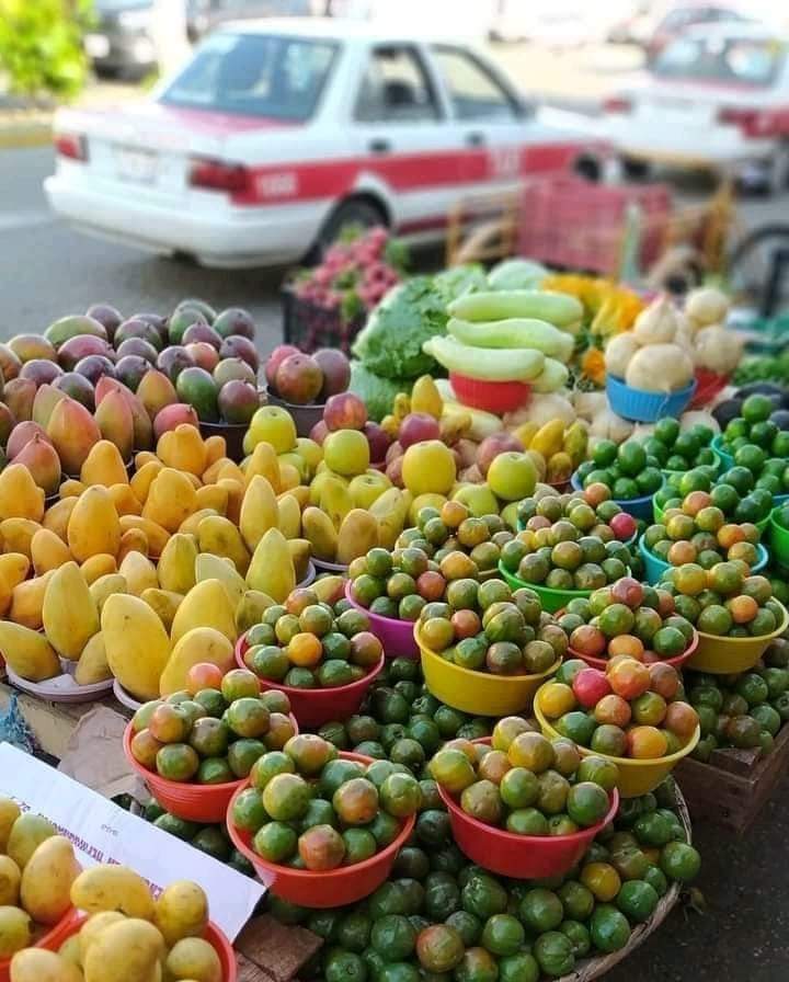 #Nicaragia época de frutas de verano.Todo el año producimos fruta y en verano tenemos los jocotes,los mangos,las mandarinas, las naranjas, la sandía, la papaya, los melones y mucho mas.A comer frutas con este hermoso menú de nuestro país.