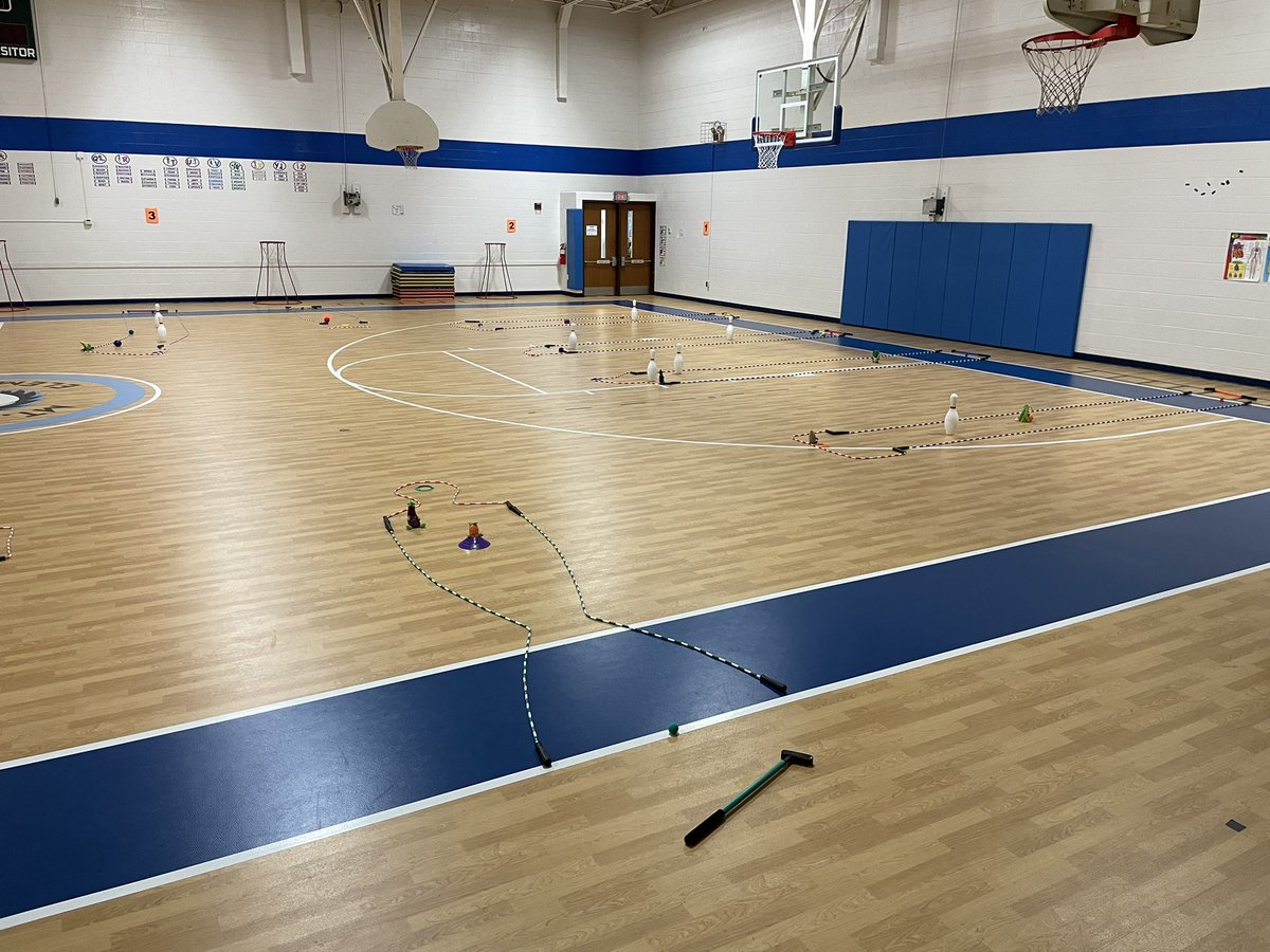 DChristian11's tweet photo. Getting ready for 18 holes of miniature golf in PE today! #Wearemustangs https://t.co/7NMtCSTOdq